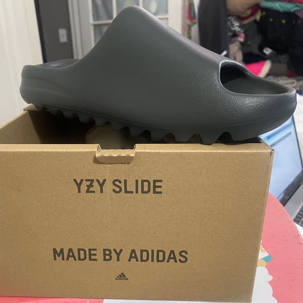 Yeezy Slides ID5103 Dark Onyx